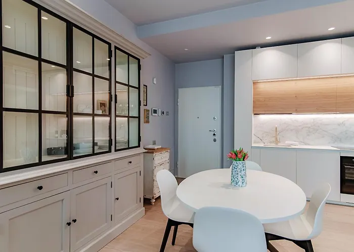 Appartement Three Colors - By Myhomeincomo *