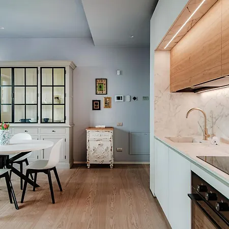 Three Colors - By Myhomeincomo Apartment *