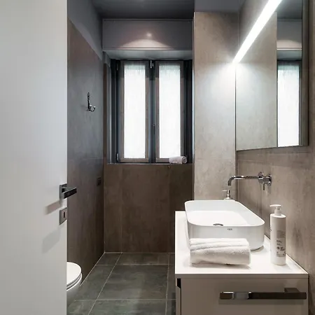 Three Colors - By Myhomeincomo Apartman Como