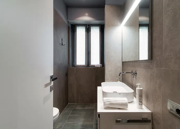 Three Colors - By Myhomeincomo Apartamento Como